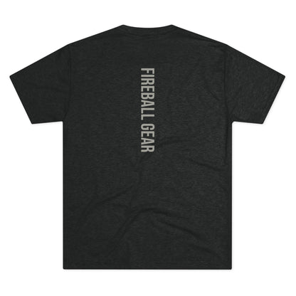 Fireball Gear - Camiseta unisex de mezcla triple gris y blanca con llamas y engranajes centrados