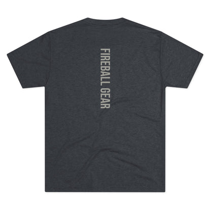 Fireball Gear - Camiseta unisex de mezcla triple gris y blanca con llamas y engranajes centrados